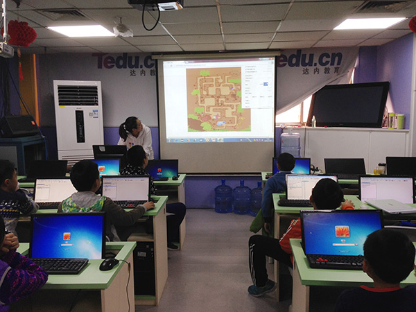 北京大钟寺校区：少儿编程感恩节活动课开班盛况