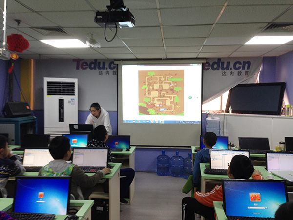 北京大钟寺校区：少儿编程感恩节活动课开班盛况