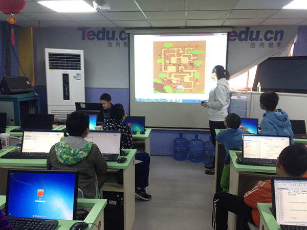 北京大钟寺校区：少儿编程感恩节活动课开班盛况