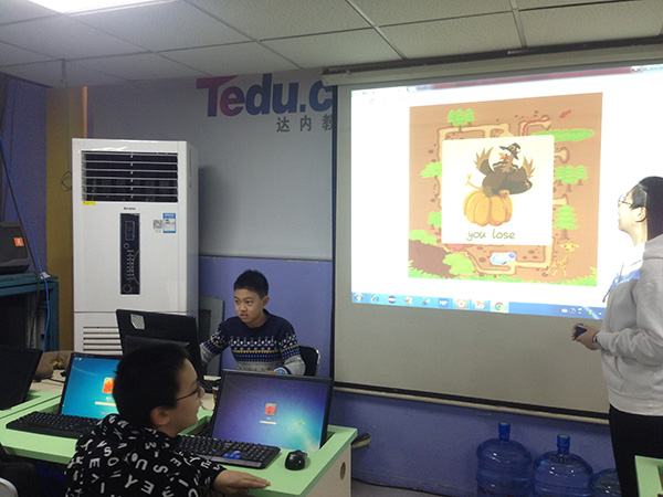 北京大钟寺校区：少儿编程感恩节活动课开班盛况