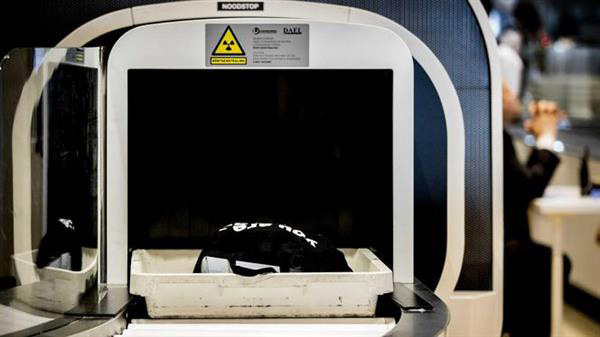 荷兰史基浦机场采用3D扫描仪检查游客行李