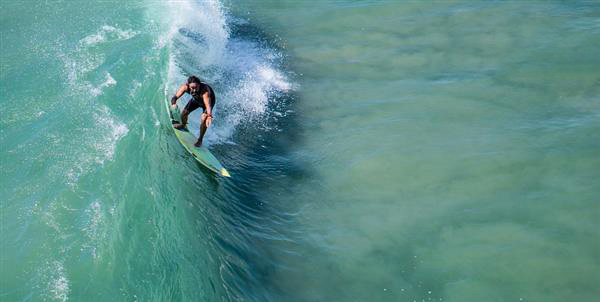 冲浪爱好者植入3D打印钛后重新回到冲浪生活