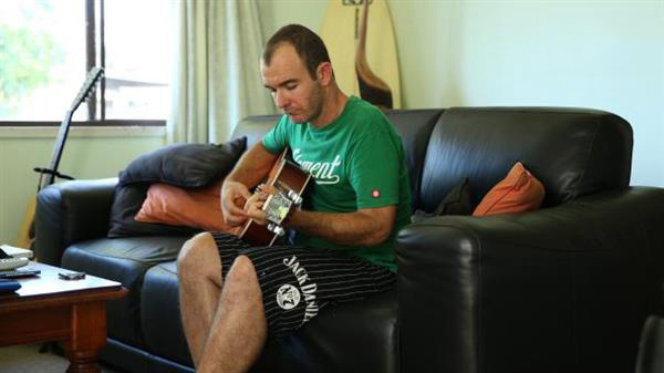 冲浪爱好者植入3D打印钛后重新回到冲浪生活