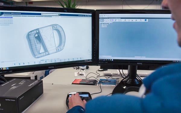 Team Delft 制作3D打印方向盘和支架