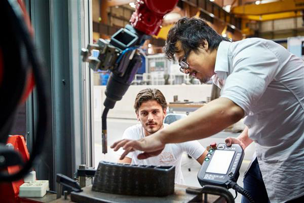 鹿特丹巨型电弧增材制造3D打印机准备就绪