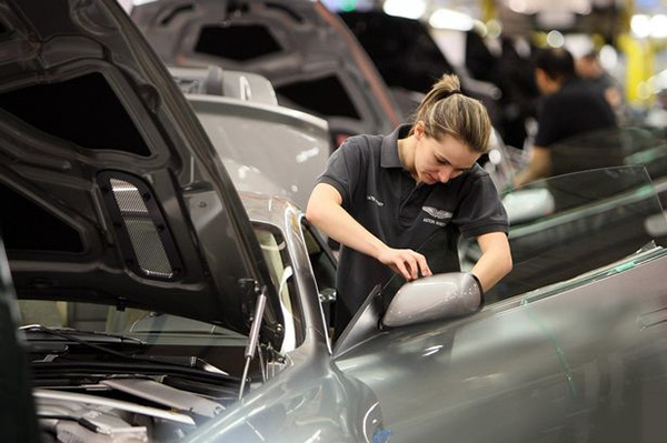 阿斯顿·马丁计划将机器人和3D打印引入其生产线