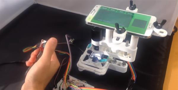 供孩子使用的3D打印智能手机显微镜