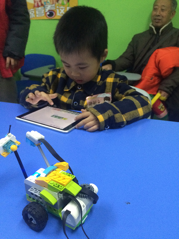 北京广渠门校区：乐高机器人wedo体验课开班盛况