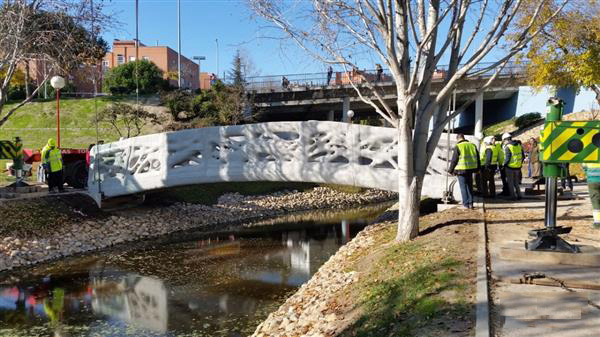 西班牙建成世界上第一座3D打印混凝土人行桥