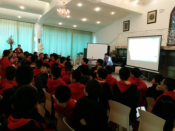 "发现杯"编程挑战流动课堂之上海建平实验小学站