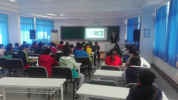 "发现杯"编程挑战流动课堂之上海白玉兰小学站