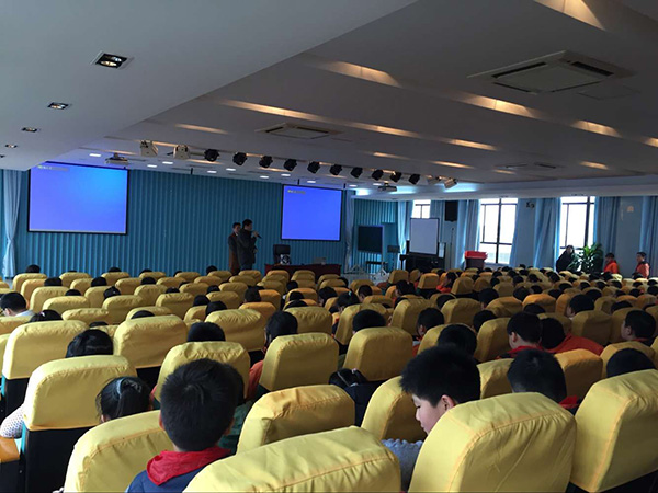 "发现杯"编程挑战流动课堂之上海洋泾菊园小学站