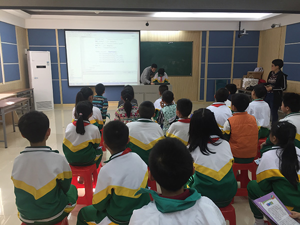 "发现杯"编程挑战流动课堂之广州芳村小学站