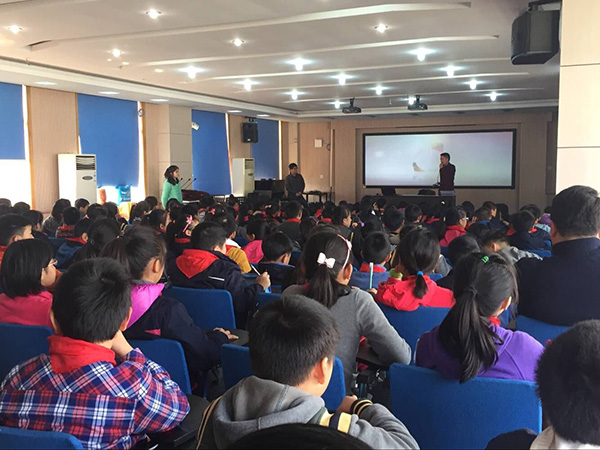 "发现杯"编程挑战流动课堂之上海交大实验小学站