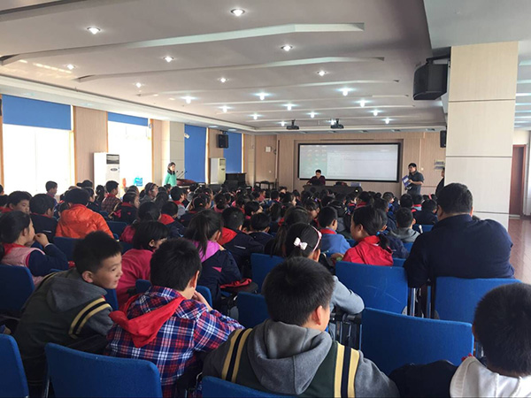 "发现杯"编程挑战流动课堂之上海交大实验小学站