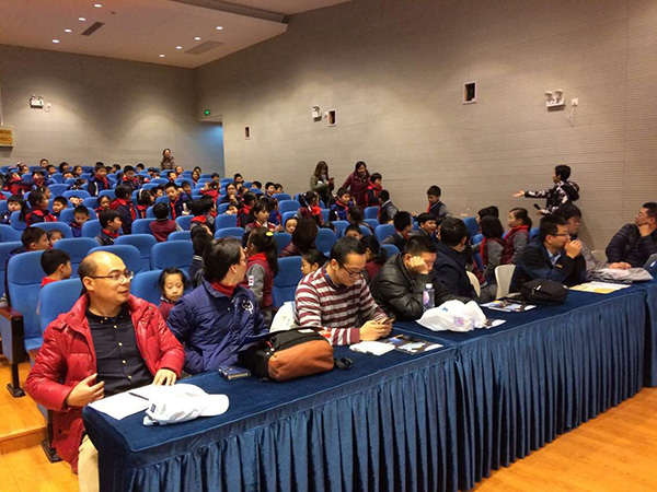 "发现杯"编程挑战流动课堂上海师大附属实验小学