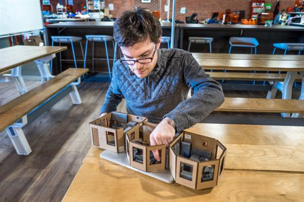 工程师3D打印1:25比例公寓模型模拟安置家具