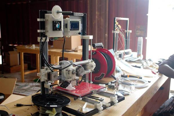 加纳3D打印公司Klaks 3D用电子废料为学校做打印机