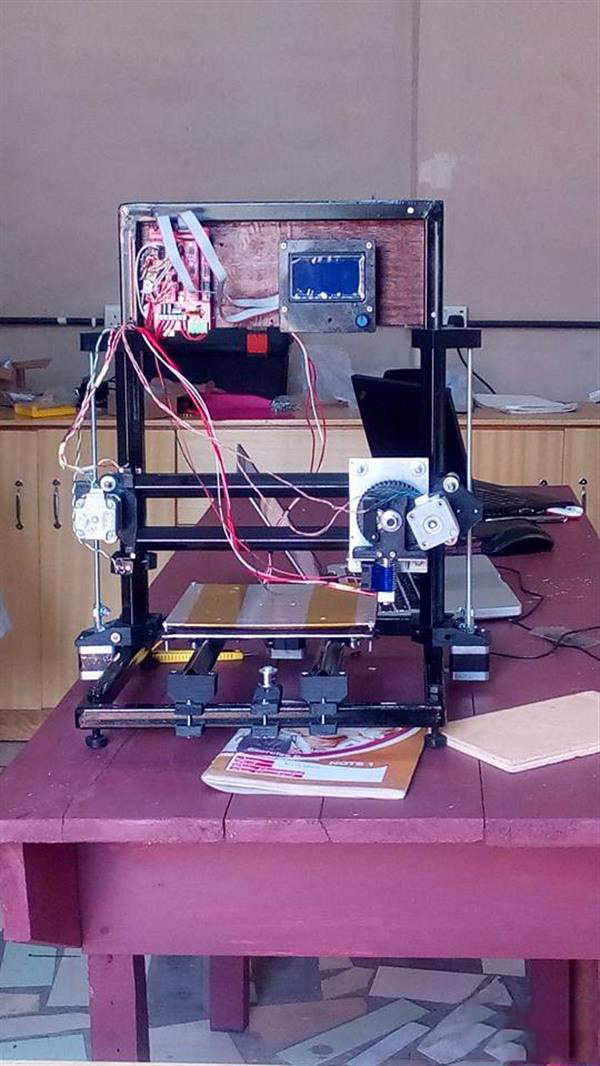 加纳3D打印公司Klaks 3D用电子废料为学校做打印机