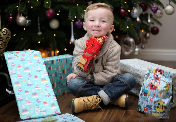 3D打印钢铁侠仿生手圆四岁男孩的圣诞愿望