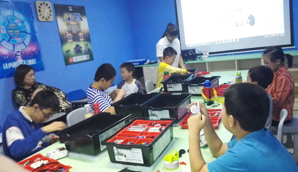 成都锦江校区乐高机器人训练营课程限时优惠中