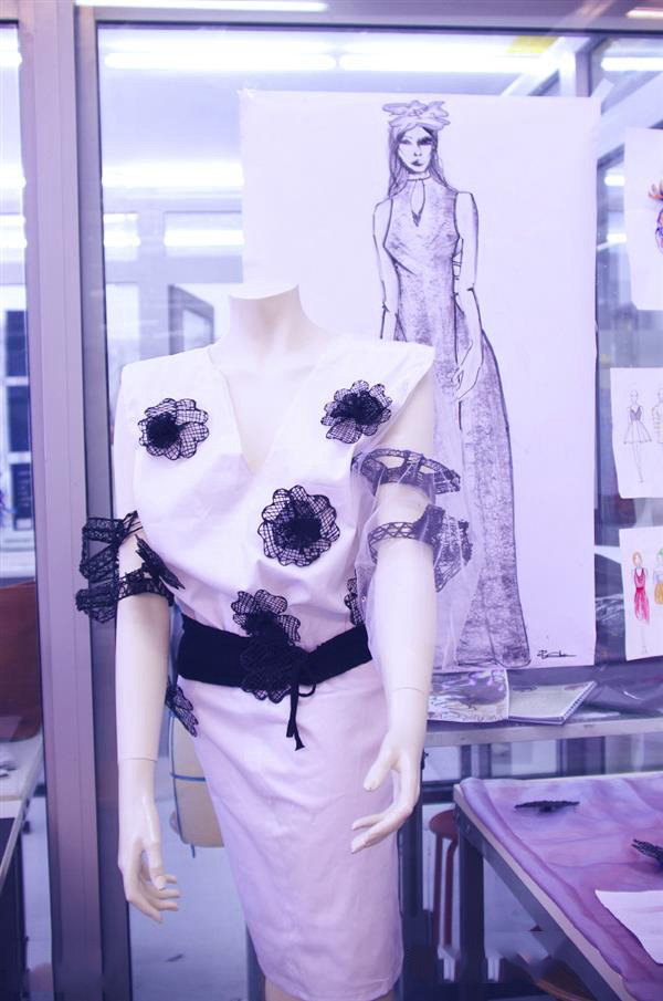 瑞士设计师用3D打印笔绘制华丽服装和胸衣