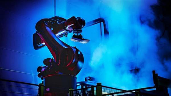 阿迪拟于2017年使用Speedfactory制造3D打印鞋子