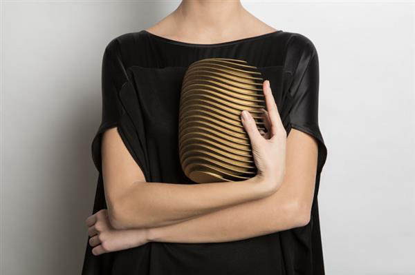 Maison 203再推新品：仿伯尔尼城市布局的新3D打印手包