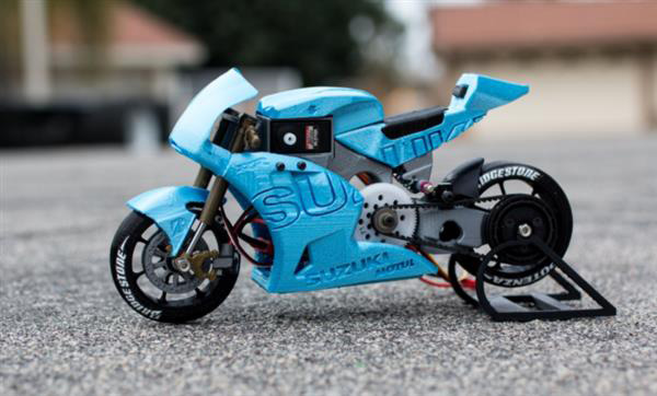 爱好者制作出带赛车手的3D打印铃木摩托车