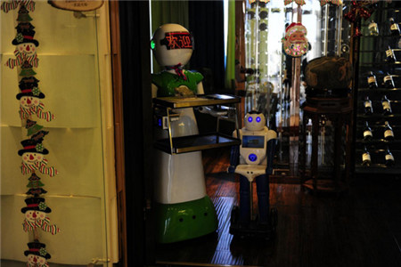 资本向硬件科技领域迁移 巨头纷纷布局商用机器人