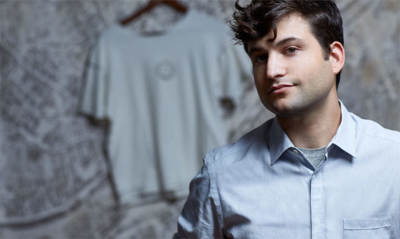 全球服装市场超 1万亿 机器人只会织布远远不够