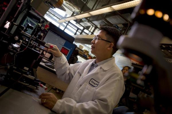UCSD研究人员自制快速UV生物3D打印机造血管网络