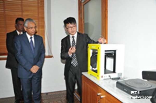 中国向毛里求斯政府捐赠多台3D打印机、扫描仪和线材