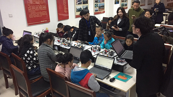 郑州经开区图书馆“乐高机器人搭建编程”公开课