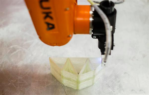 能连续3D打印复合材料的机器人臂荣获2017 JEC创新奖