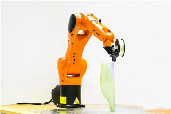 能连续3D打印复合材料的机器人臂荣获2017 JEC创新奖