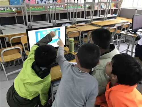 “发现杯”中国青少年编程挑战活动广州赛区，近500名编程小达人竞技