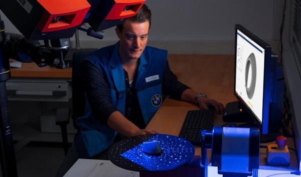 宝马结合使用3D打印与虚拟现实，简化汽车设计过程