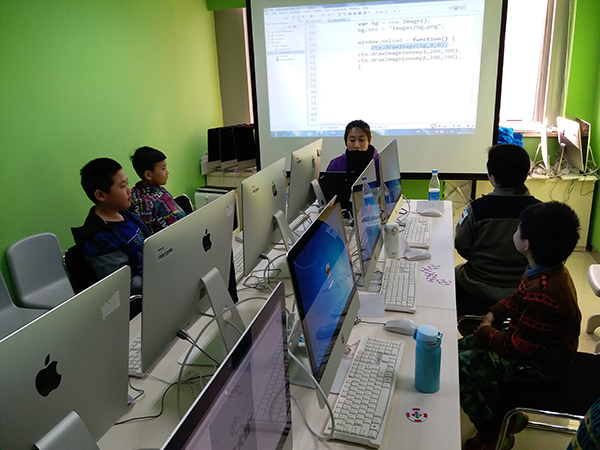 北京广渠门校区：少儿编程体验课开班盛况