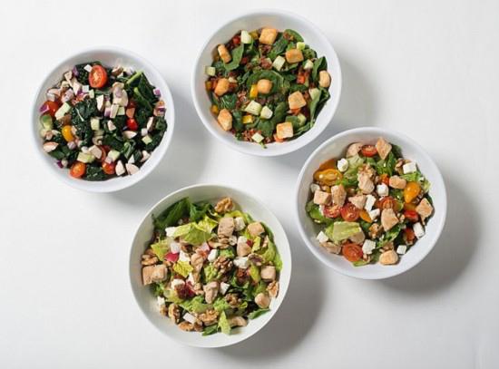 美国推出可做1000多种沙拉的机器人 每份只需60秒