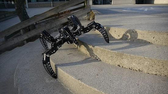 体型轻盈走位灵活 工程师制作狼蛛全地形机器人