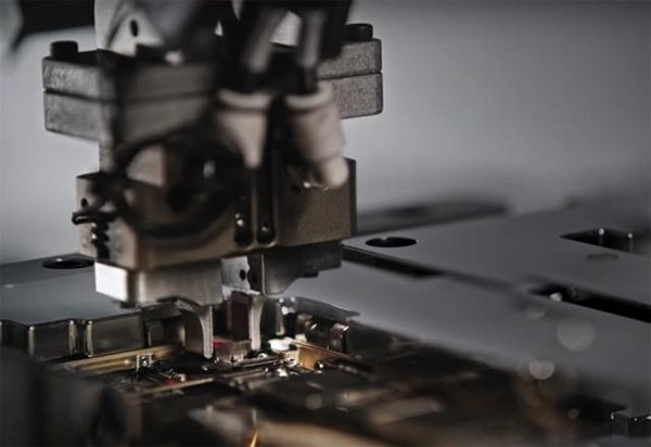 苹果研发Liam机器人每11秒就可"杀"掉一部iphone