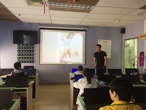 青岛CBD中心：少儿编程体验课开班盛况