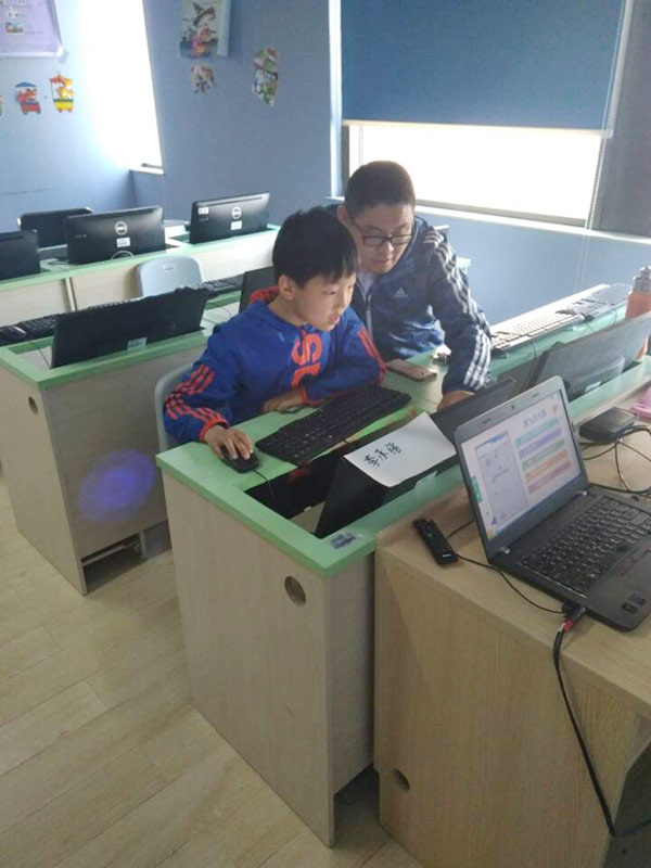 青岛CBD中心：少儿编程体验课开班盛况