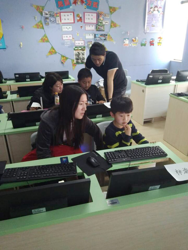 青岛CBD中心：少儿编程体验课开班盛况