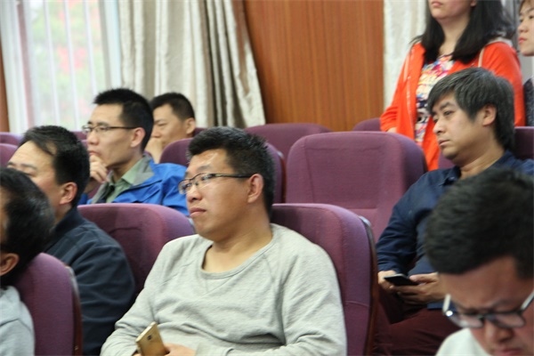 机器人编程引关注  童程童美走进北京公立校