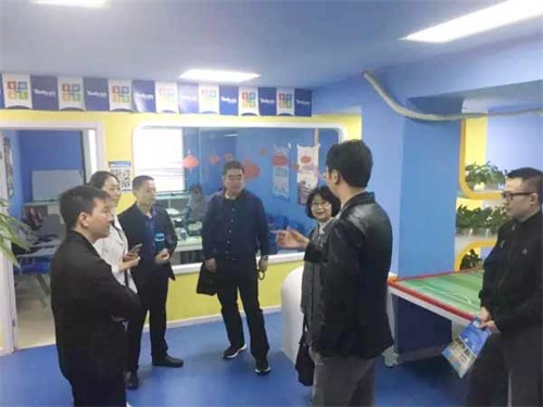 重庆沙坪坝教委领导到达内教育集团考察交流