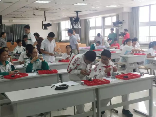 当好帮手精准服务，童程童美助力学校科技活动