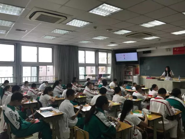 当好帮手精准服务，童程童美助力学校科技活动