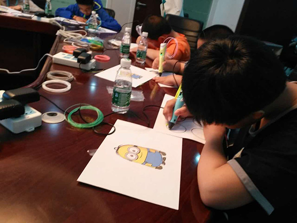 少儿3D打印携包商银行举办预见未来亲子活动课